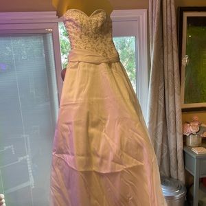 Signature wedding dress, size 4, white
